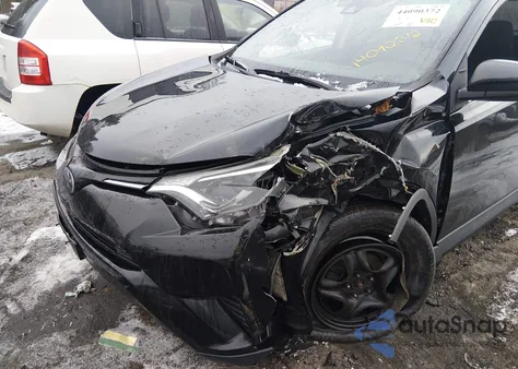 2018 Toyota Rav4 Le z USA, uszkodzony, nr VIN 2T3BFREV8JW733958